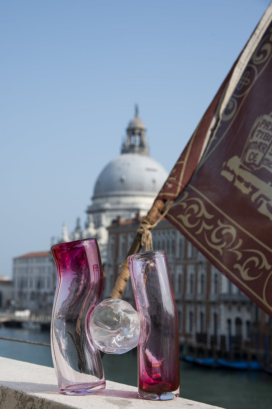 Flavie Audi artist glass blowing glass vase les vases communiquant  pink series